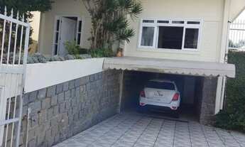 Imagem 5: Casa em Coqueiros sendo 4 suites