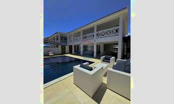 Imagem: Casa Luxuosa em Condomínio à Beira-Mar