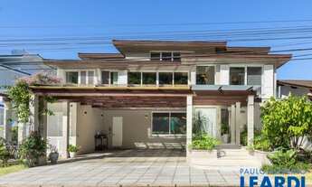 Imagem: CASA ASSOBRADADA - TABATINGA - SP