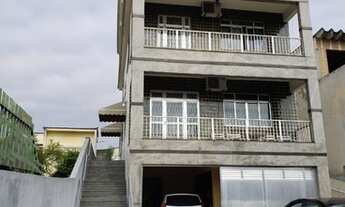 Imagem: Vendo casa com porão, terraço e churrasqueira