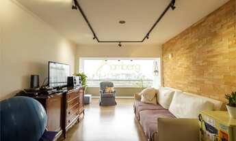 Imagem 2: A poucos passos do metrô, apartamento reformado e com lazer