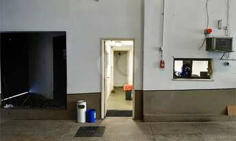 Imagem 6: Prédio comercial com 3 pavimentos em São Cristovão