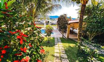 Imagem 3: Oportunidade! Linda casa de canal com vaga de barco em Angra!