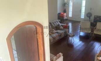 Imagem 4: Casa para venda tem 266 metros quadrados com 3 quartos em Jardim Siesta - Jacareí - SP