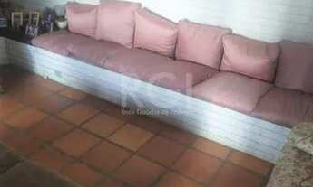 Imagem 5: Casa com 03 dormitórios, churrasqueira, pátio com piscina e 5 vagas de garagem no bairro M