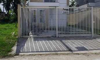 Imagem: Sobrado Moderno com Sacada Pequena para