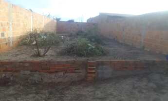 Imagem: Lote 6x24, todo murado, já tem alicerces