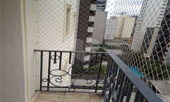 Imagem 4: Apartamento com dois dormitórios, suite e 1 vaga. Prédio com recuo e ótima localização