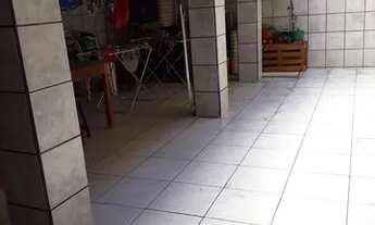 Imagem 7: Casa de condomínio para venda possui 236 metros quadrados com 5 quartos