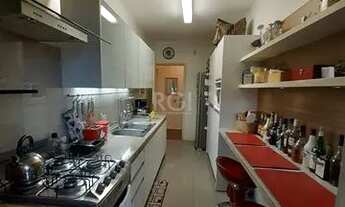 Imagem 7: Apartamento de dois dormitórios, e uma vaga de garagem no bairro Bela Vista em Porto Alegr