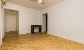 Imagem 4: Apartamento de três dormitórios, suíte e uma vaga de garagem no bairro Petrópolis em Porto