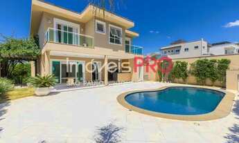 Imagem 2: Casa apresenta 527m² Em alphaville