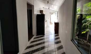 Imagem 4: Casa com piscina e salão de festas