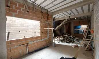 Imagem 2: Apartamento sem condomínio com 2 dormitórios. Possui 1 vaga de garagem