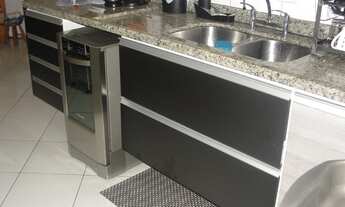 Imagem 4: Sobrado para venda possui 240 metros quadrados com 4 quartos em Vila Suzana - São Paulo