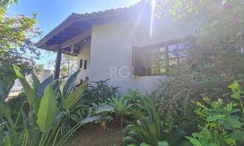 Imagem 3: Casa em lindo terreno alto ao nível da rua medindo 10 × 32 onde consta uma residência térr