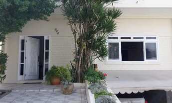 Imagem: Casa em Coqueiros sendo 4 suites