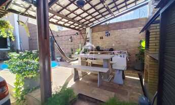 Imagem 3: Casa duplex com 2 quartos sendo 1 suíte, piscina e deck