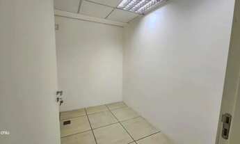 Imagem 5: Conjunto comercial à venda, 38 m² , subdividido em 03 salas mais banheiro e 01 vaga de est