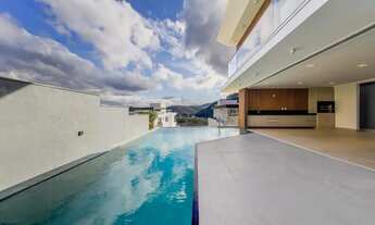 Imagem: Casa com piscina integrada à área gourmet