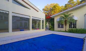 Imagem 2: Casa térrea com lazer privativo: piscina, sauna, varanda gourmet, quadra e academia!