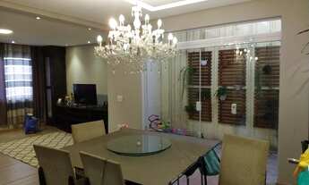 Imagem 3: Casa térrea com 3 dormitórios (suíte), terreno com 420 m². Há uma segunda residencia no qu