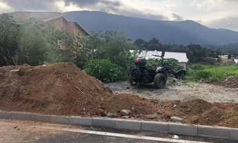 Imagem: Terreno com projeto aprovado para 2 casas