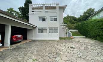 Imagem 3: Ótima casa em condomínio possui 4 quartos, 1 suíte, 8 vagas de garagem, condomínio complet