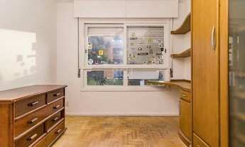 Imagem 7: Apartamento de três dormitórios, suíte e uma vaga de garagem no bairro Petrópolis em Porto