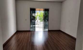 Imagem 2: Casa com piscina e salão de festas