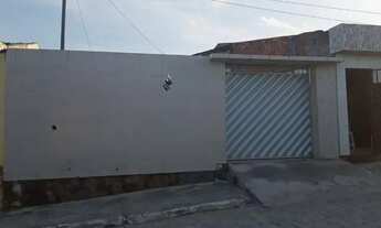 Imagem 2: Não financia, Casa para venda possui 60 metros quadrados com 2 quartos