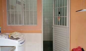 Imagem 2: Aluga uma kitnet no Capão dez minutos do metrô pra moça solteira