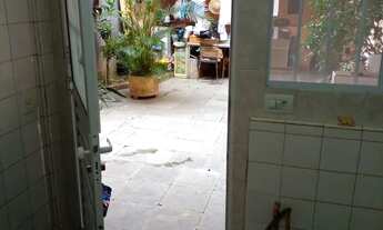 Imagem 3: Aluga uma kitnet no Capão dez minutos do metrô pra moça solteira