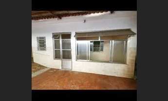 Imagem: Casa Grande com quinta e varanda! Rua tranquila