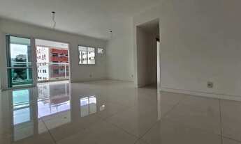 Imagem: Freguesia. Apartamento com Salão, 3 Quartos