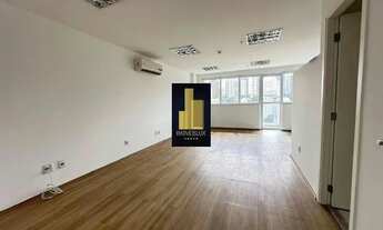 Imagem 2: Sala Comercial de Alto Padrão na Vila Andrade, São Paulo-SP: 1 Sala, 1 Banheiro, 2 Vagas d