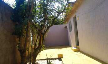 Imagem 2: Casa em arniqueiras sozinha no lote