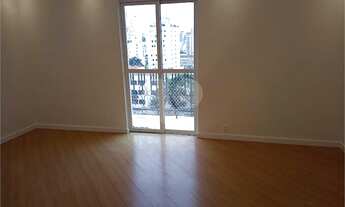 Imagem 3: Apartamento com dois dormitórios, suite e 1 vaga. Prédio com recuo e ótima localização