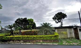 Imagem 2: Construído em um lote de 1000 m2, este imóvel é composto de uma casa com dois pavimentos e