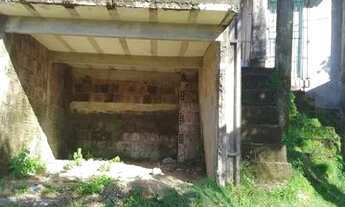 Imagem: Três casa Com primeiro anda em serraria