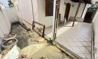 Imagem 3: Casa com 4 Quartos, 1 Suíte, Piscina e Sauna e 5 Vagas no Bairro Itapoã