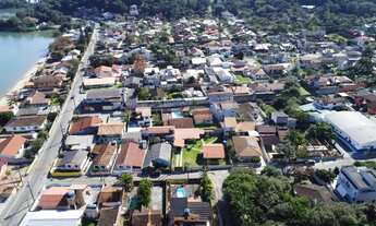 Imagem 6: Amplo Terreno a Venda no Sambaqui com 720m² e Matrícula