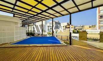 Imagem 2: Cobertura Duplex de 3 quartos com piscina e vista lateral mar no Leblon