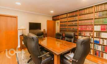 Imagem 2: Casa à venda em Menino Deus com 300 m², 8 quartos, 4 suítes, 9 vagas