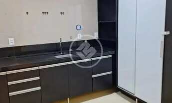 Imagem 6: Sobrado à venda no Condomínio Mont Serrat, com móveis planejados na sala, cozinha e nas 03