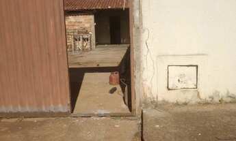 Imagem: Vendo meio lote 5 por 30 com casa quitado