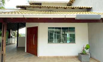 Imagem 2: Uma casa com vista para a mata, privacidade e conforto para venda ou locação