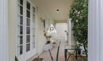 Imagem 2: Casa Imponente, Raridade em estilo neoclássico