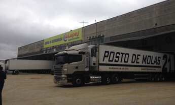 Imagem: Galpão com 11 m², 5 banheiros e mezanino