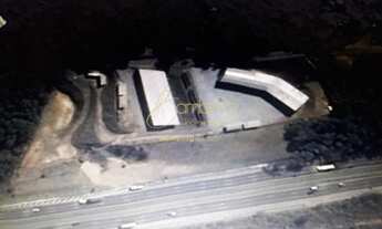 Imagem 7: Industrial com amplo pateo para caminhões Rod. Castelo Branco